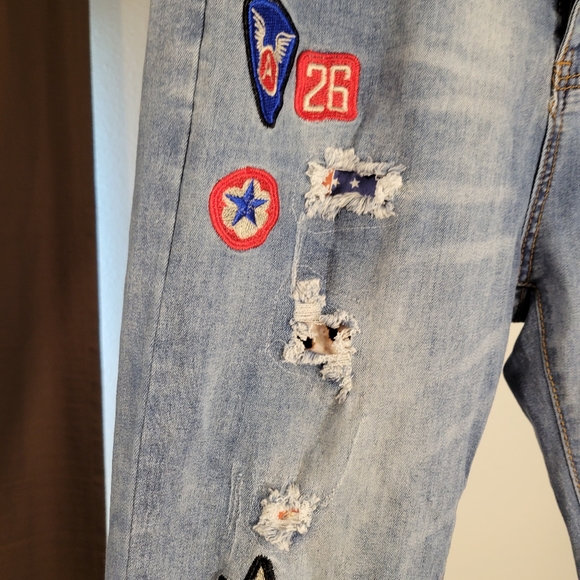 Cute Blue Jeans with Logo Patchwa - Picture 6 of 9